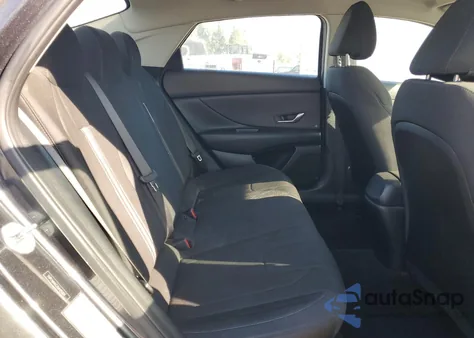 2021 Hyundai Elantra Sel z USA, uszkodzony, nr VIN 5NPLM4AG3MH052011